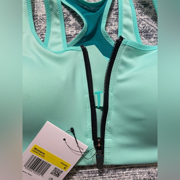 Nike Sports bra - Picture 2 of 4